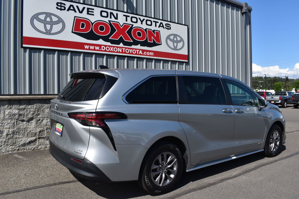 Used 2021 Toyota Sienna XLE AWD/4WD image 5