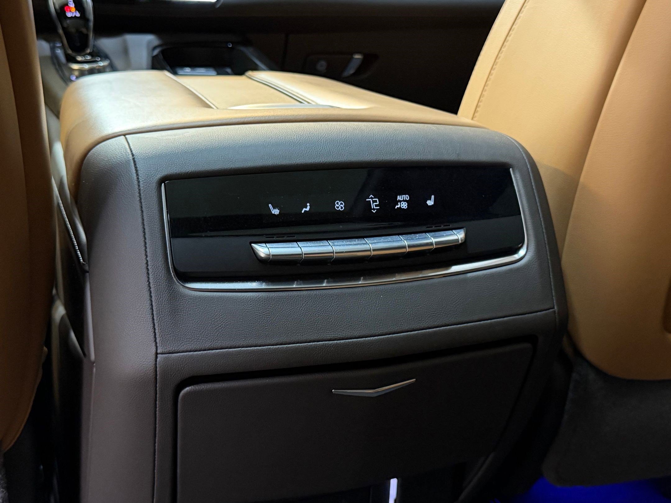 Certified 2023 Cadillac Escalade ESV Premium Luxury image 44