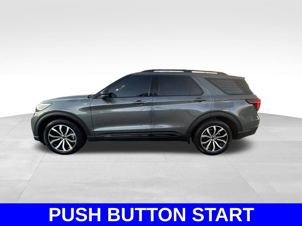 Used 2025 Ford Explorer ST-Line w/ Premium Package image 8