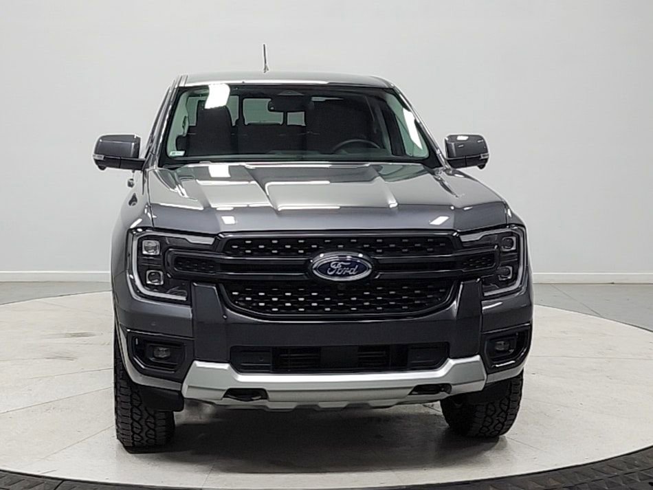 Used 2025 Ford Ranger Lariat w/ FX4 Off-Road Package AWD/4WD image 2