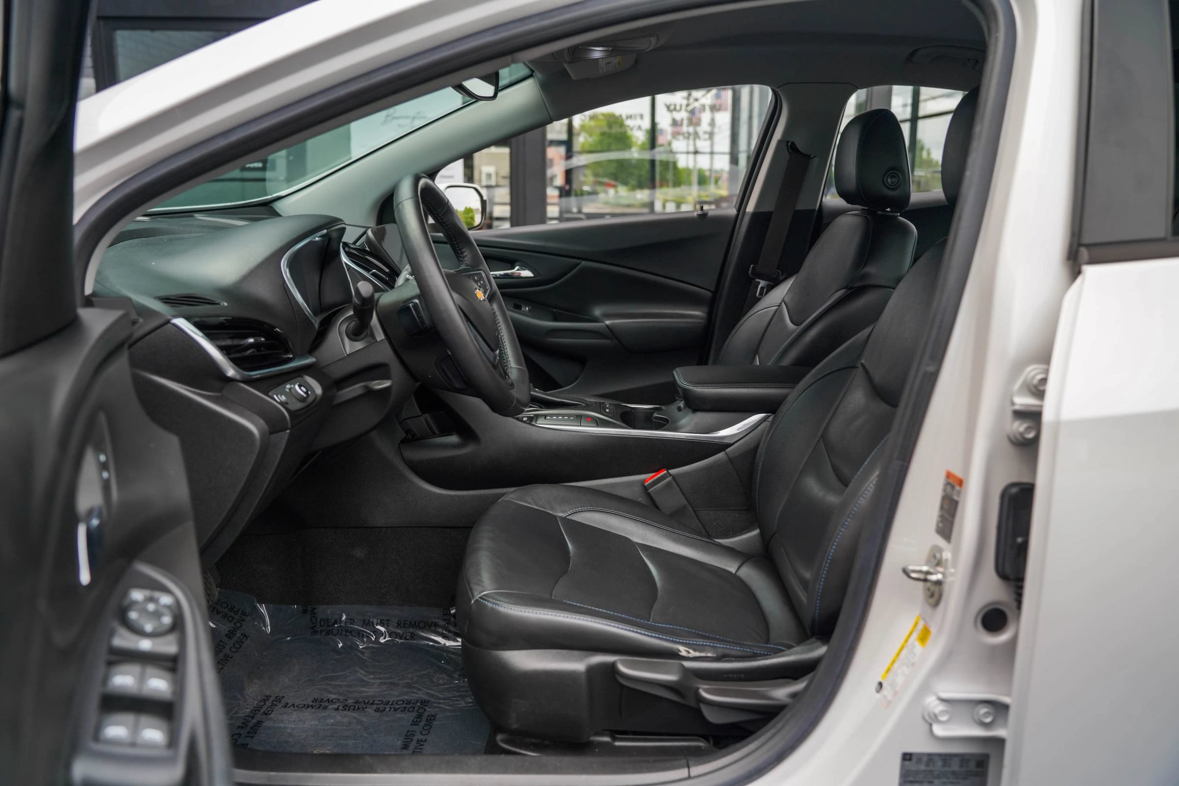 Used 2018 Chevrolet Volt Premier w/ Driver Confidence Package FWD image 12
