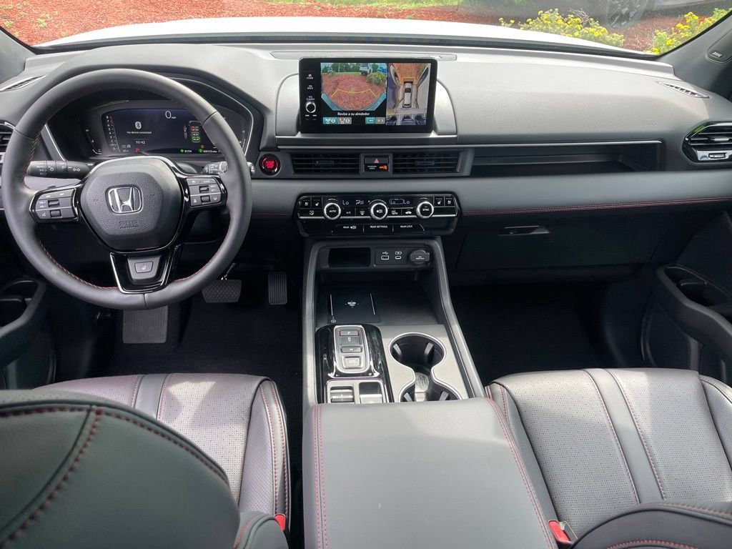 Used 2025 Honda Pilot Black Edition image 14