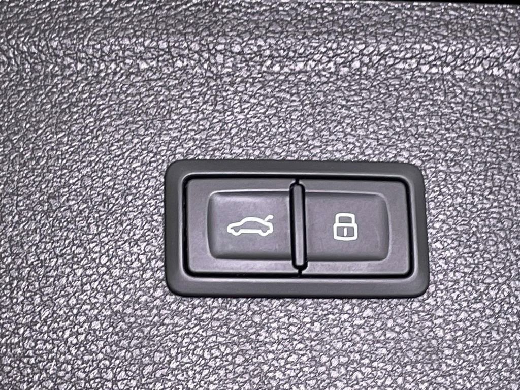 Used 2023 Audi Q5 2.0T Premium w/ Convenience Package image 21