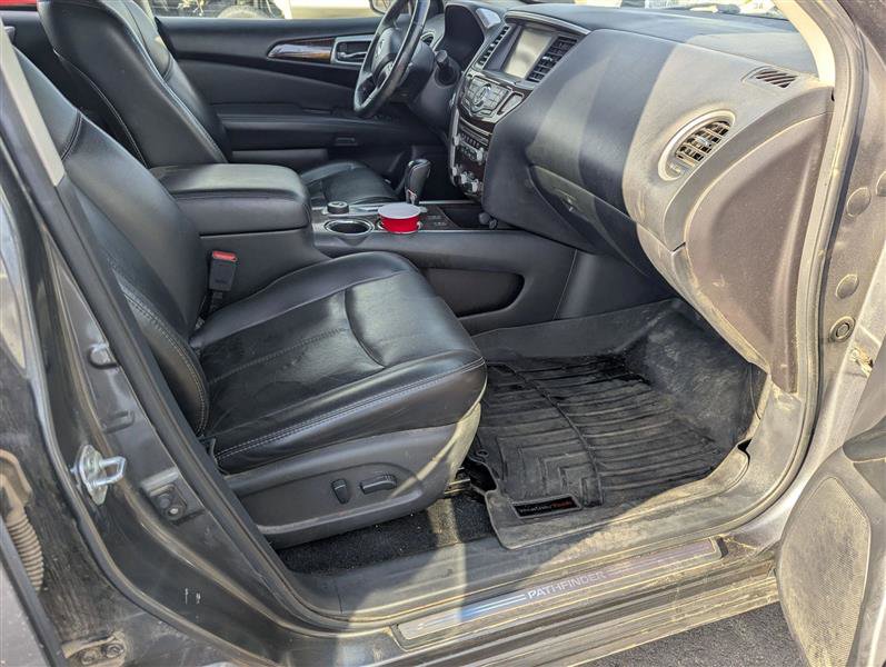 Used 2018 Nissan Pathfinder SV image 8
