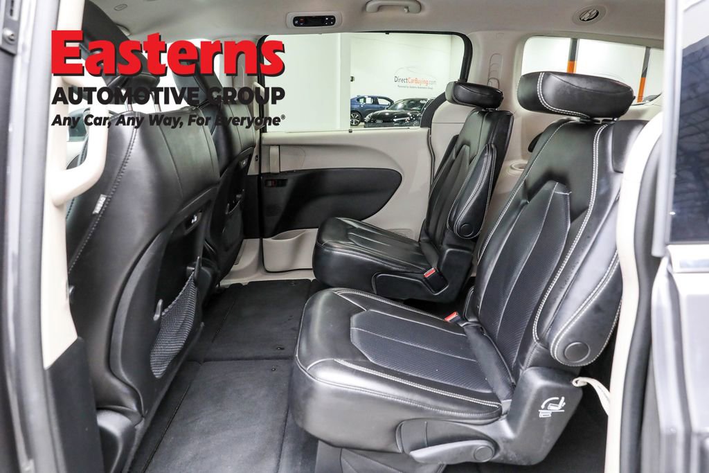 Used 2023 Chrysler Pacifica Touring-L image 22