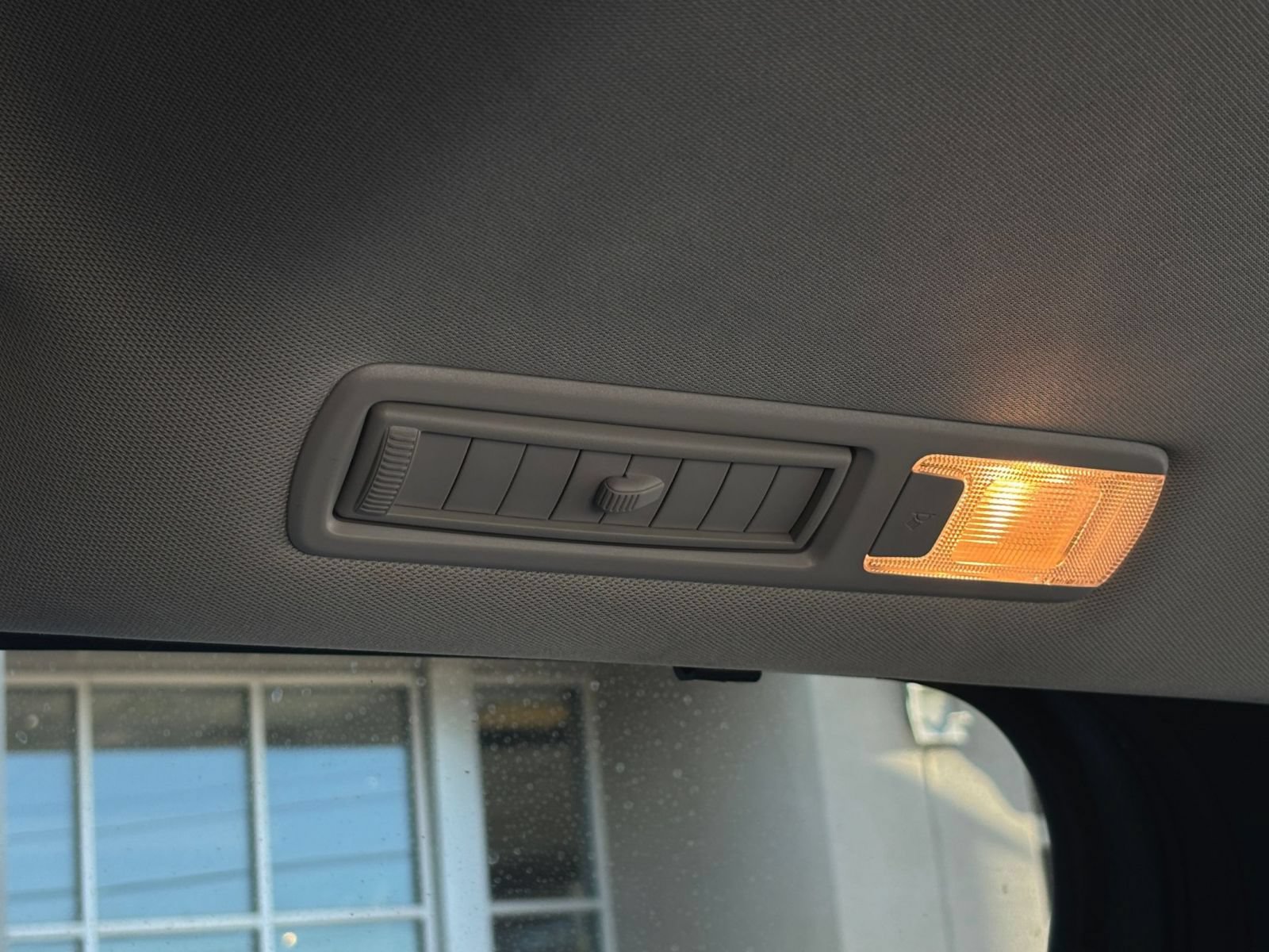 Used 2025 Toyota Sienna XLE FWD image 16