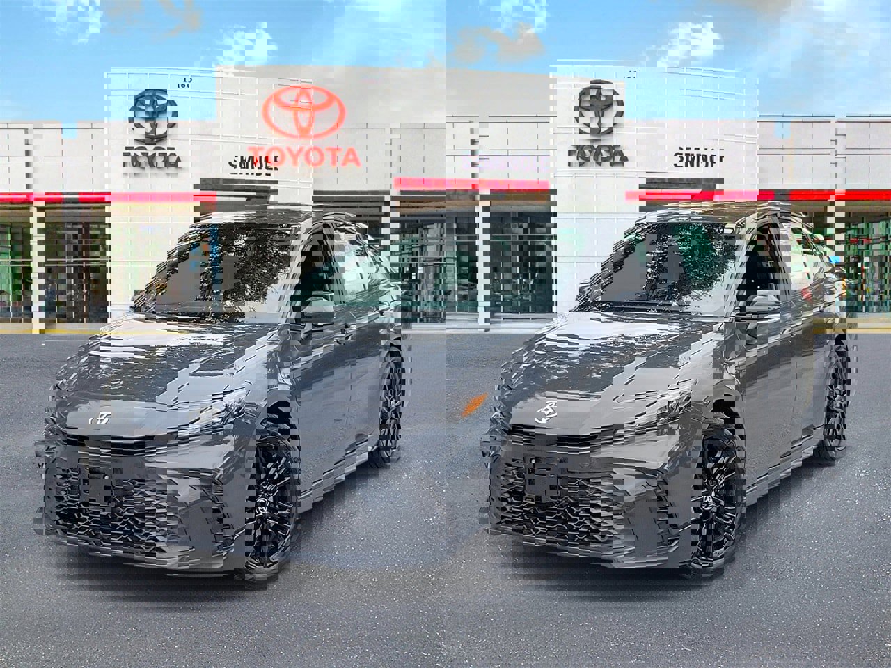 Used 2025 Toyota Camry SE image 1