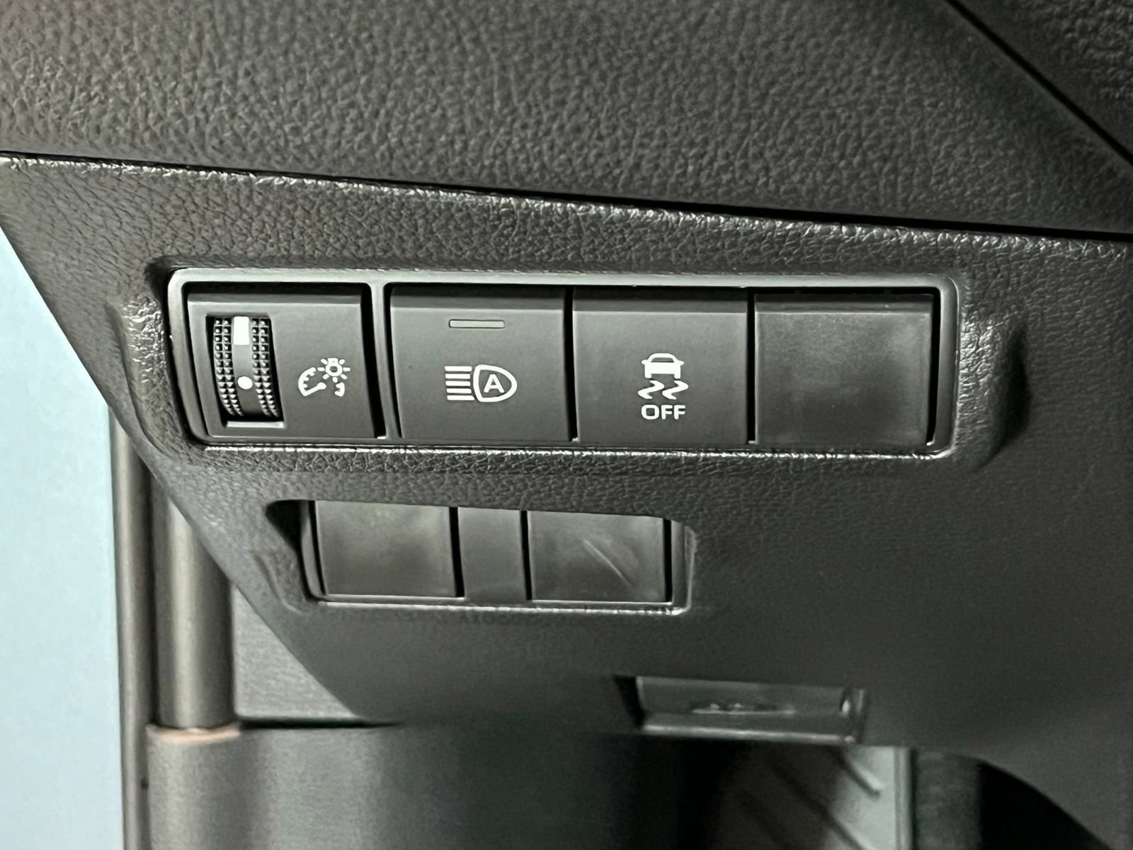 New 2026 Toyota Corolla Cross LE AWD/4WD image 31