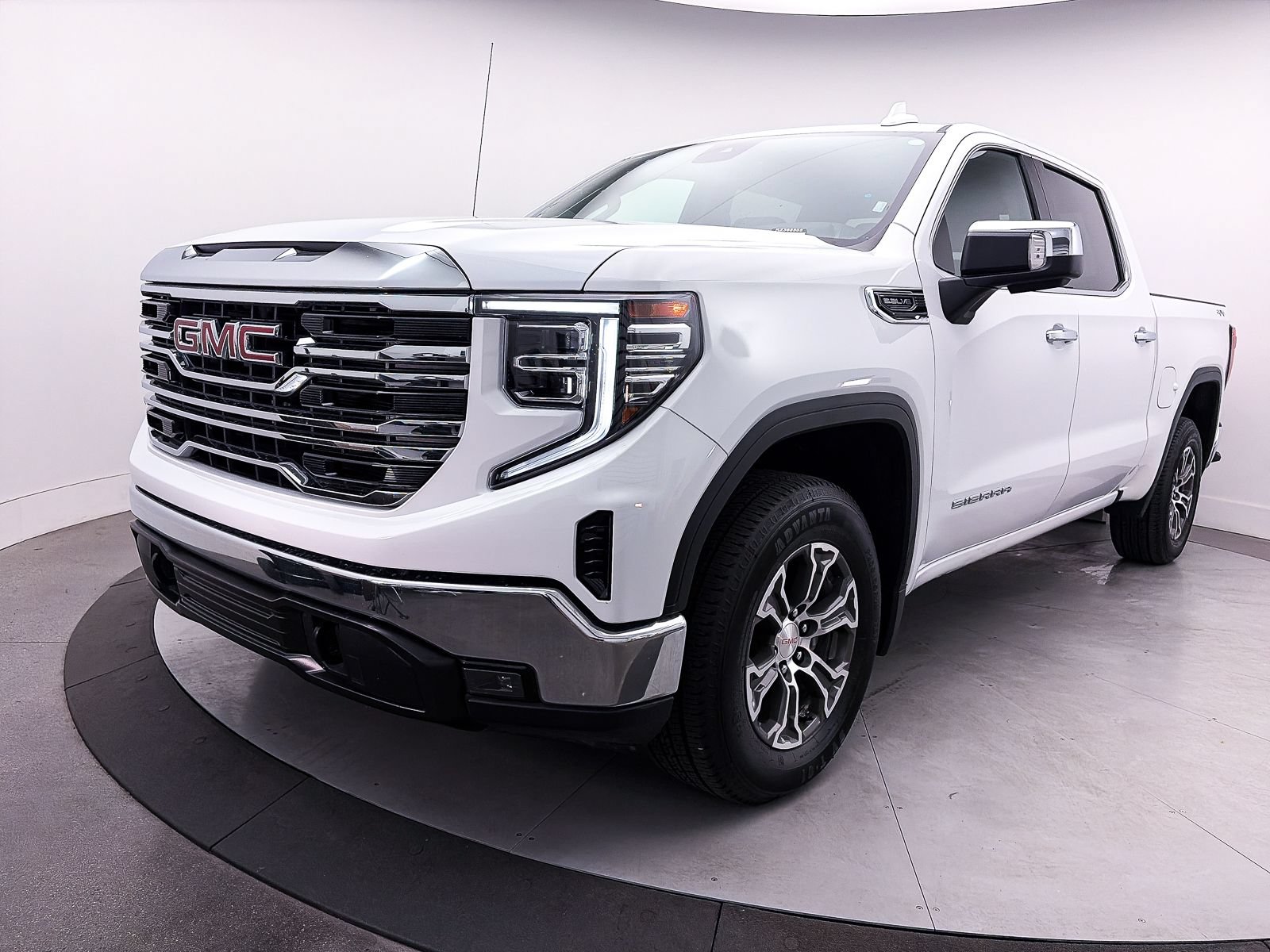 Used 2024 GMC Sierra 1500 SLT AWD/4WD image 12