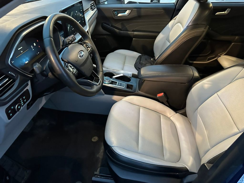 Used 2023 Ford Escape Platinum w/ Class II Trailer Tow Package AWD/4WD image 15