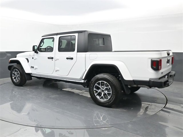 Used 2024 Jeep Gladiator Sport image 3