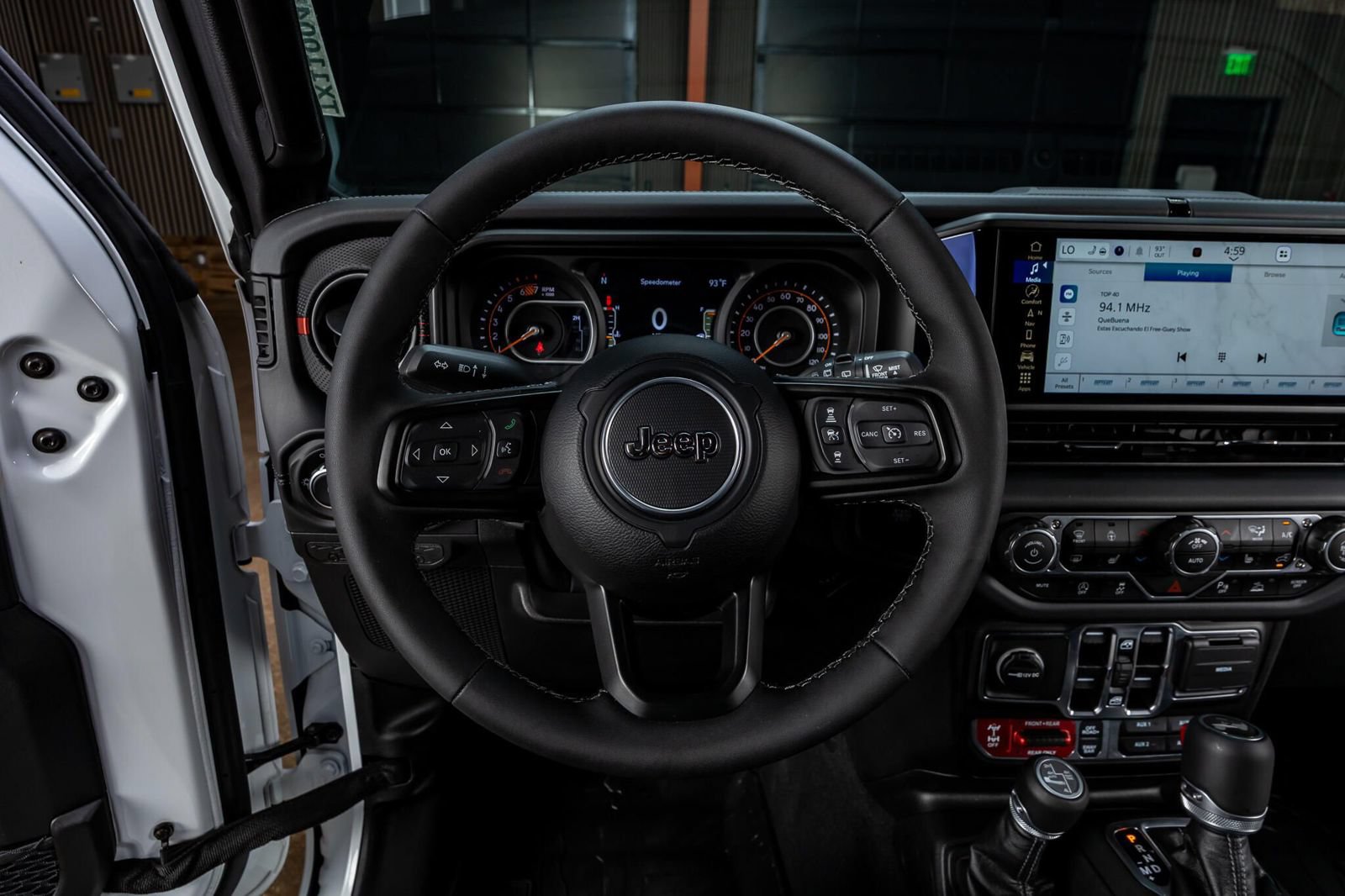 Used 2025 Jeep Wrangler Unlimited Rubicon AWD/4WD image 18
