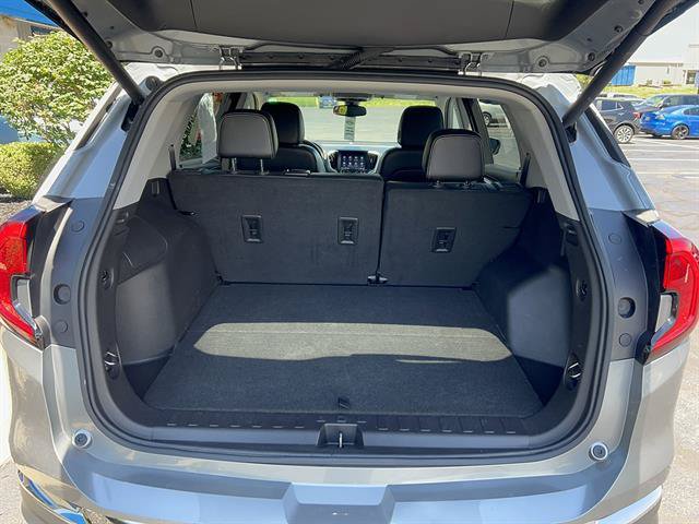 Used 2024 GMC Terrain SLT AWD/4WD image 15