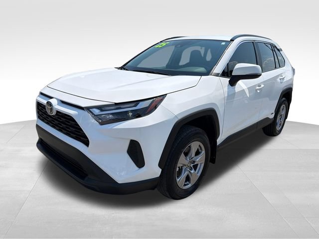 Used 2025 Toyota RAV4 XLE AWD/4WD image 3