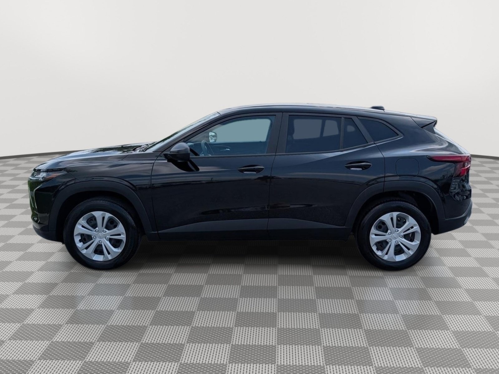 Used 2025 Chevrolet Trax LS FWD image 2