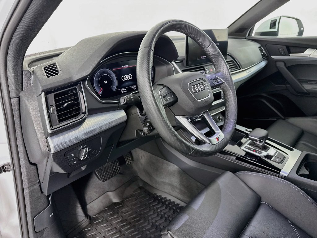 Used 2024 Audi Q5 2.0T Premium Plus w/ Premium Plus Package AWD/4WD image 4