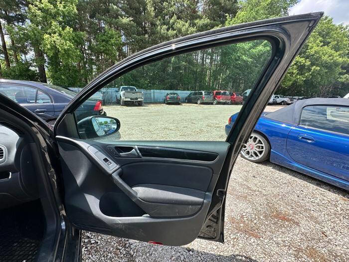 Used 2012 Volkswagen Golf 4-Door FWD image 28