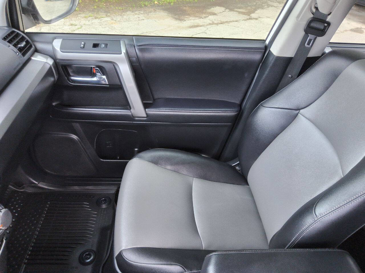 Used 2022 Toyota 4Runner SR5 Premium w/ Moonroof Package RWD image 13