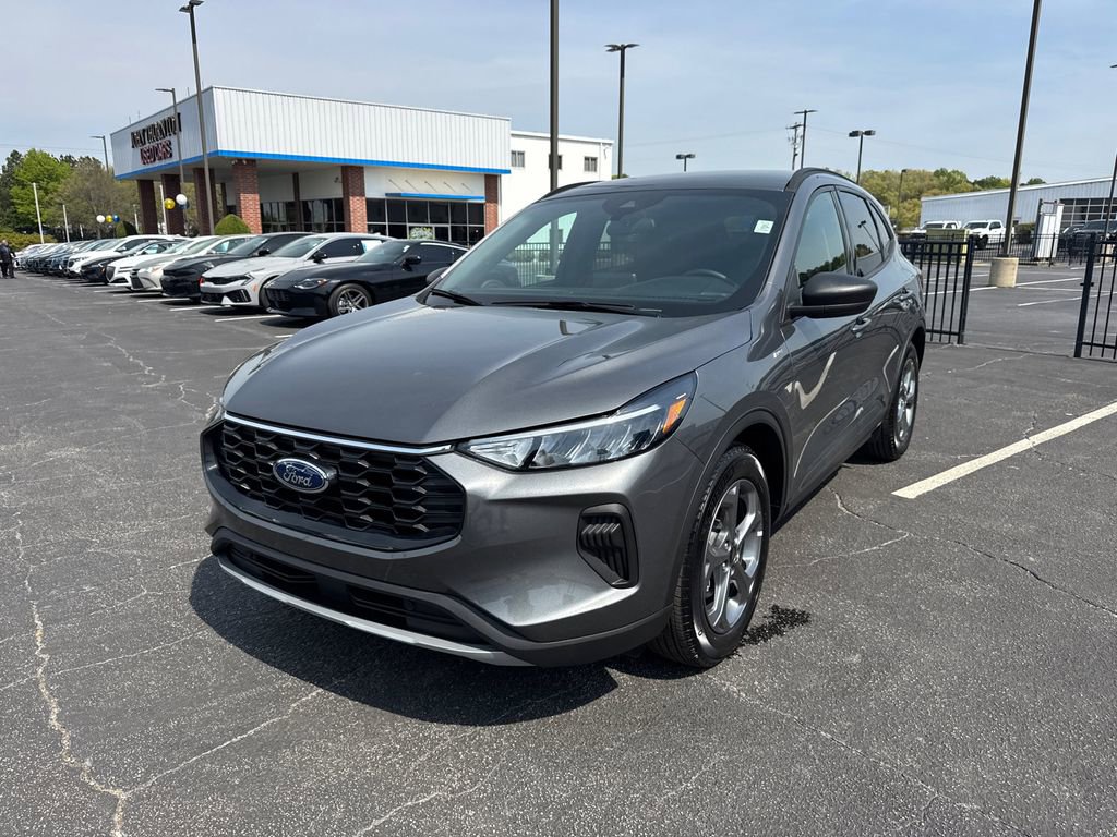 Used 2025 Ford Escape ST-Line FWD video 2