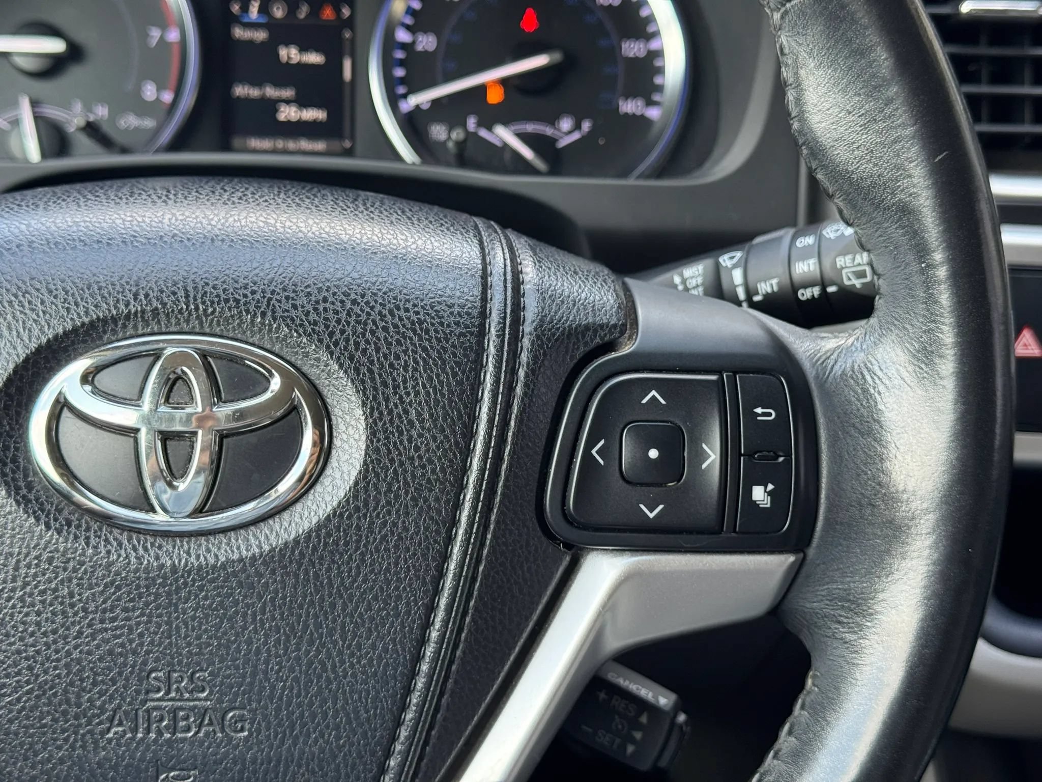 Used 2014 Toyota Highlander XLE FWD image 21