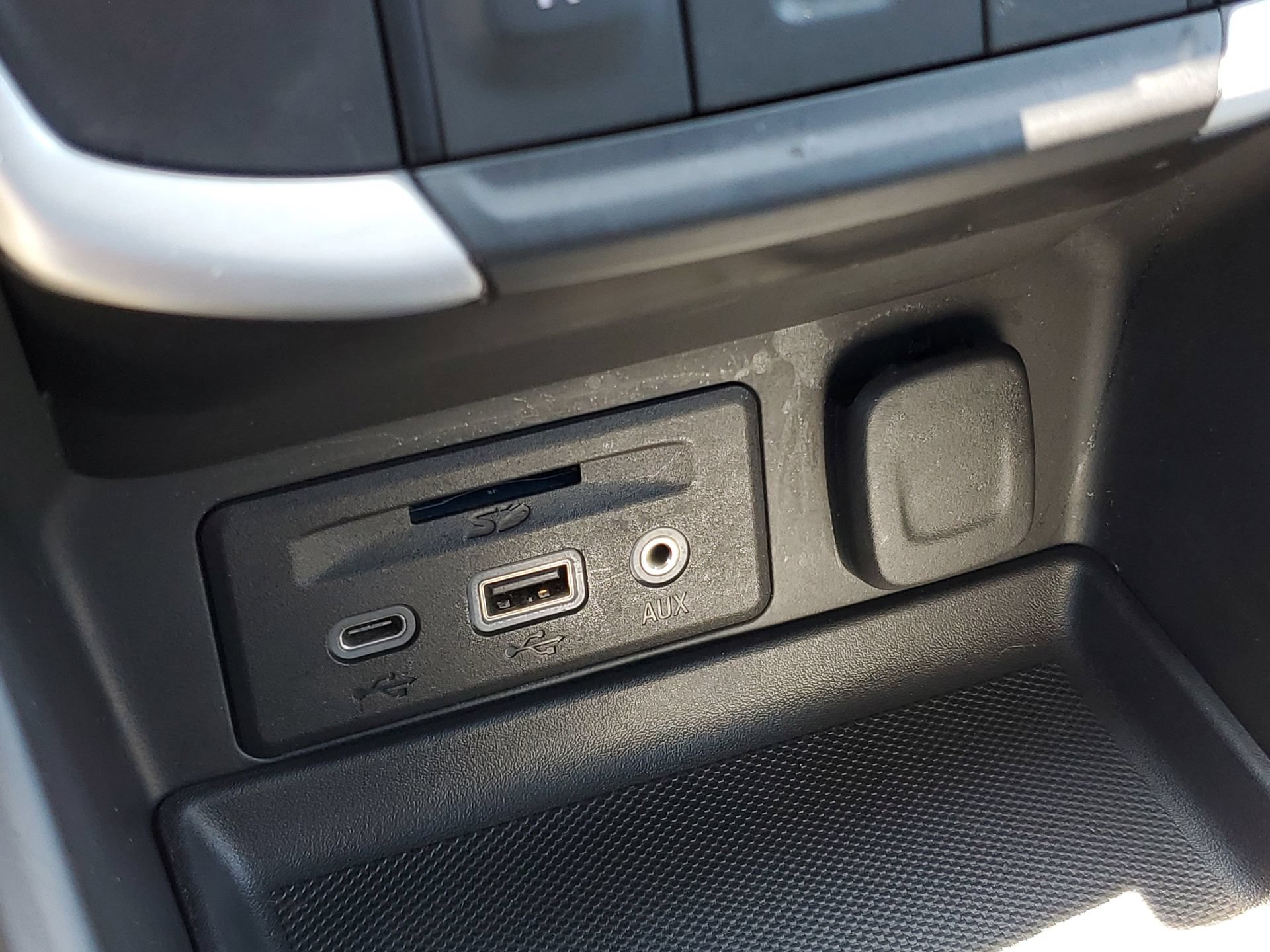 Used 2023 GMC Terrain SLT w/ LPO, Floor Liner Package FWD image 32