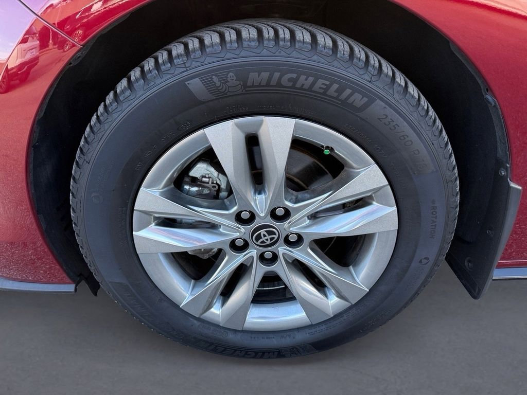 Used 2021 Toyota Sienna Limited FWD image 7