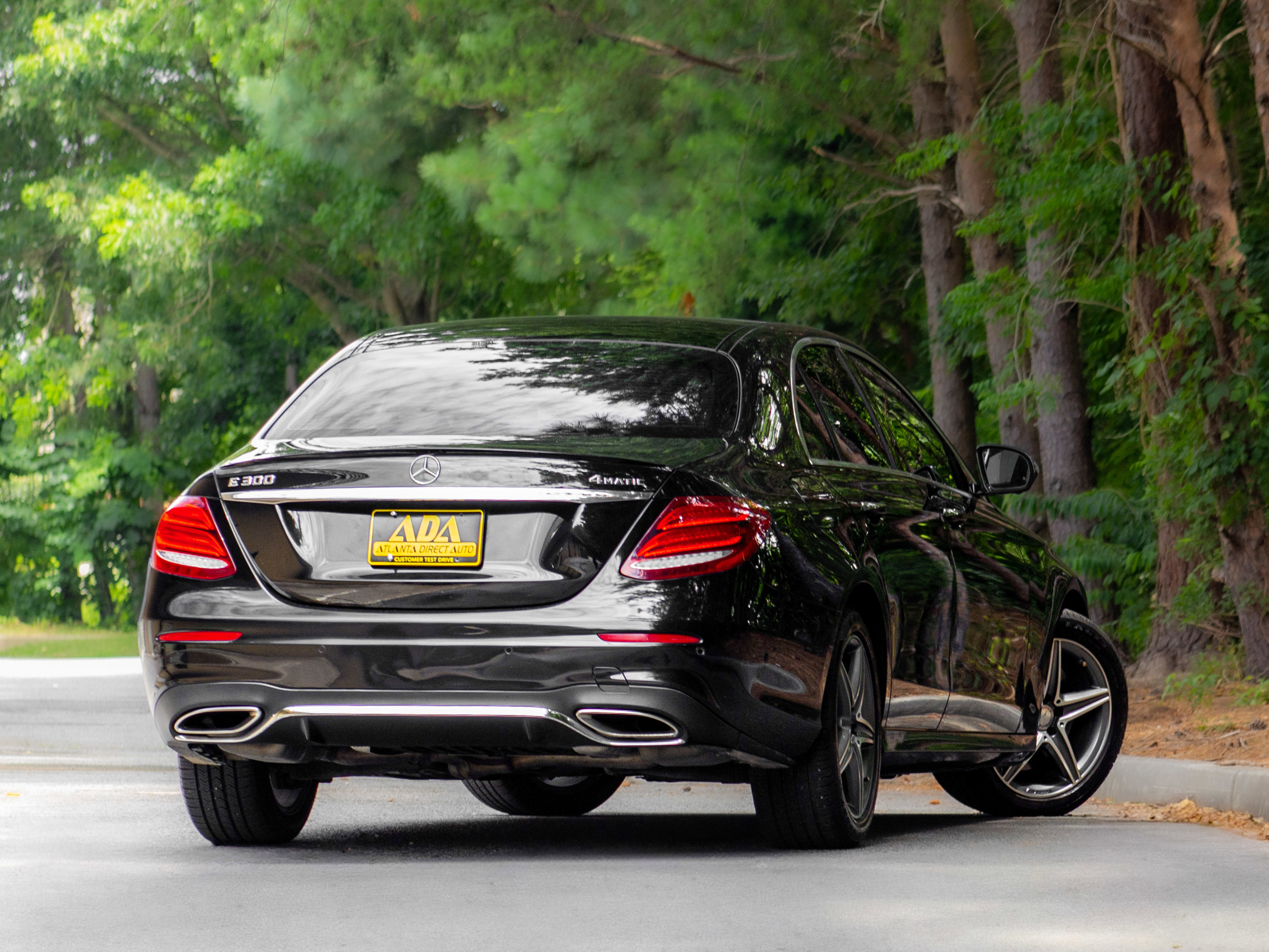 Used 2017 Mercedes-Benz E 300 4MATIC image 4