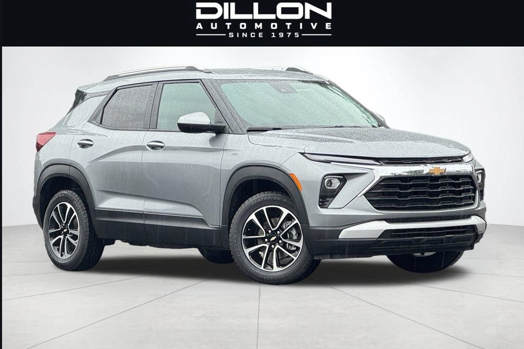 Used 2025 Chevrolet TrailBlazer LT AWD/4WD image 1