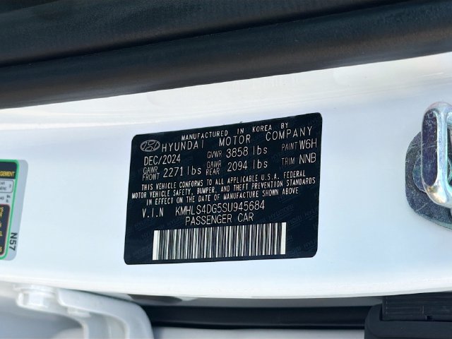 Used 2025 Hyundai Elantra SEL FWD image 32