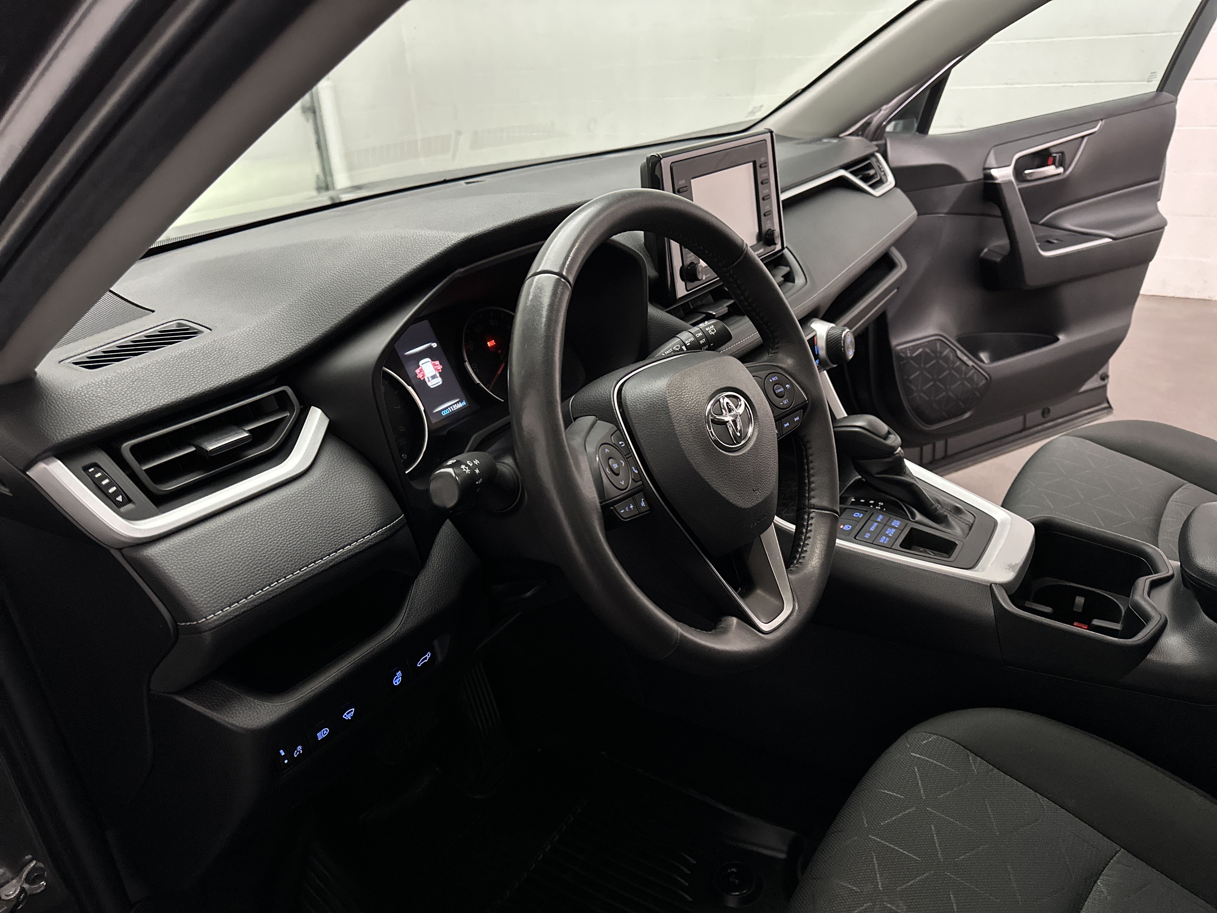 Used 2022 Toyota RAV4 XLE w/ Convenience Package AWD/4WD image 15