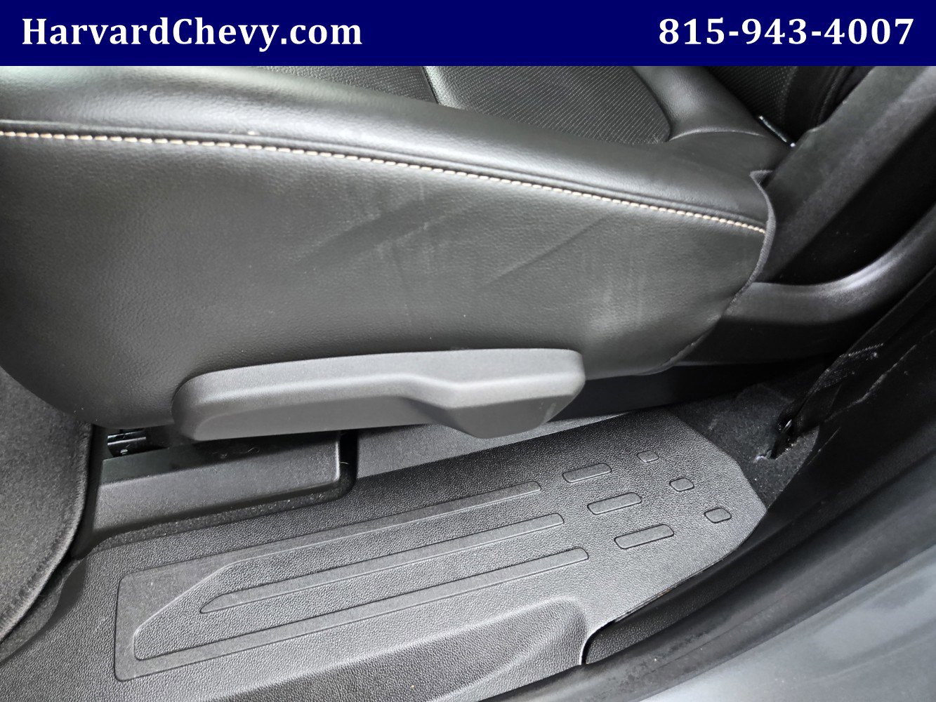 Used 2023 GMC Acadia SLT image 32