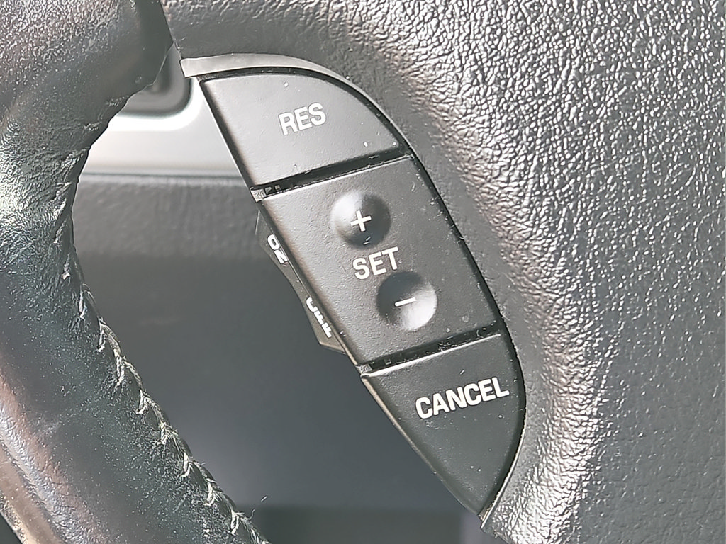 Used 2005 Ford Thunderbird RWD image 21