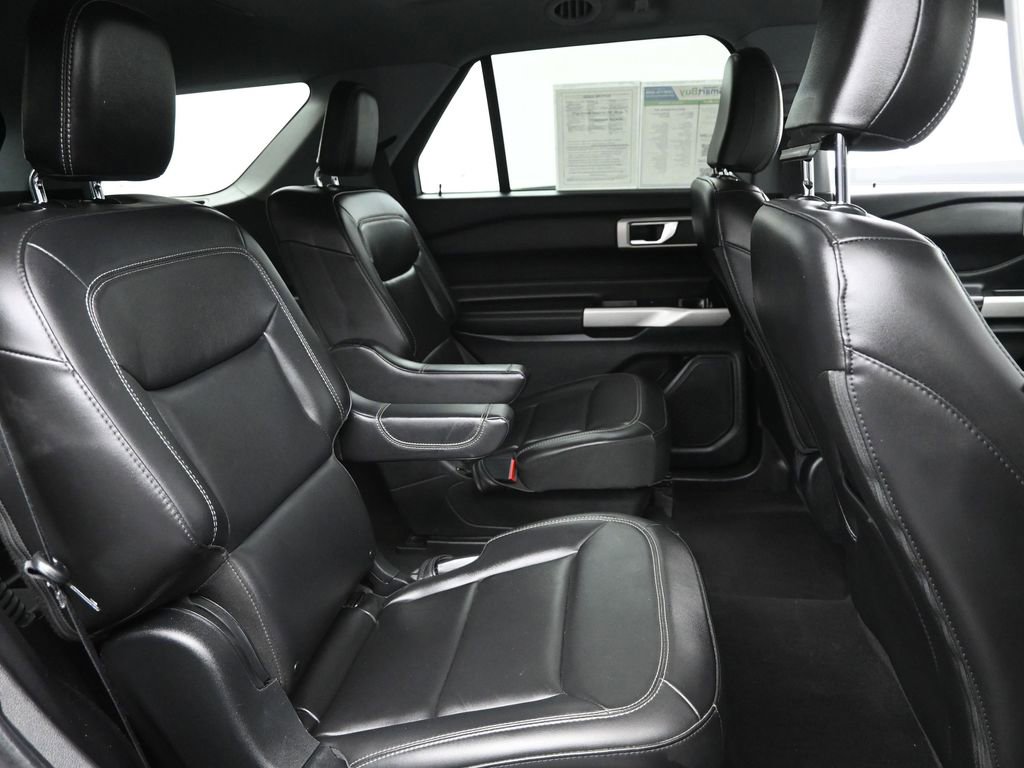 Used 2022 Ford Explorer XLT w/ Equipment Group 202A image 8