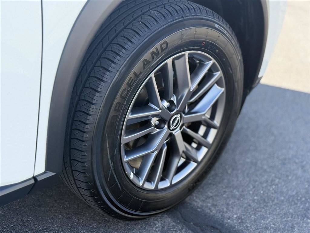 Used 2023 Nissan Rogue S AWD/4WD image 9
