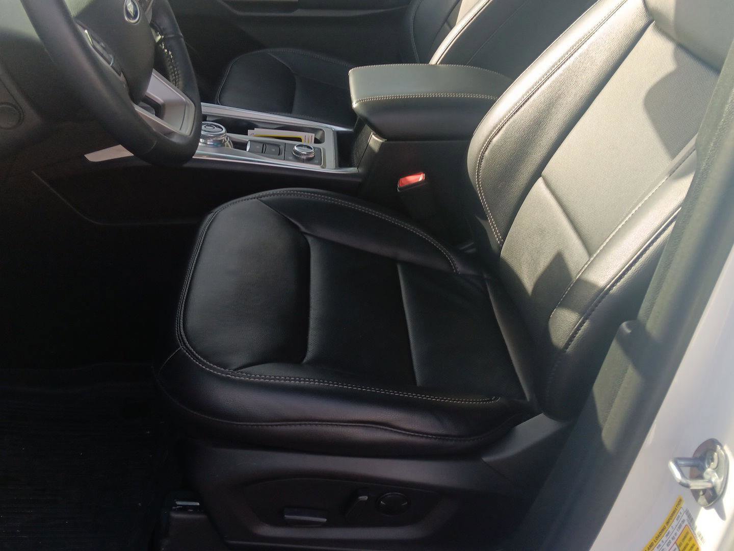 Used 2023 Ford Explorer Limited w/ Limited Technology Package image 11