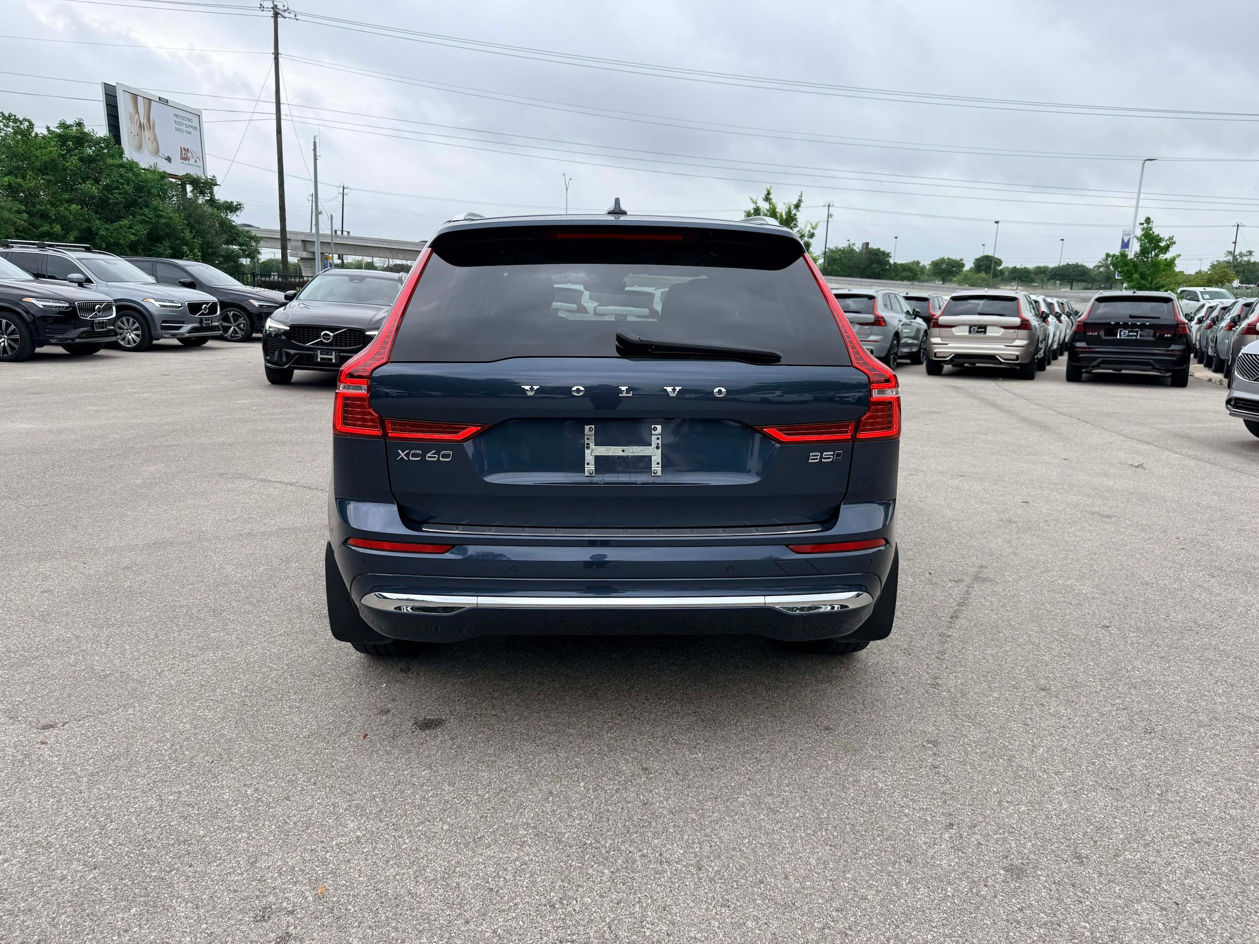 Certified 2023 Volvo XC60 B5 Plus w/ Protection Package Premier AWD/4WD image 5