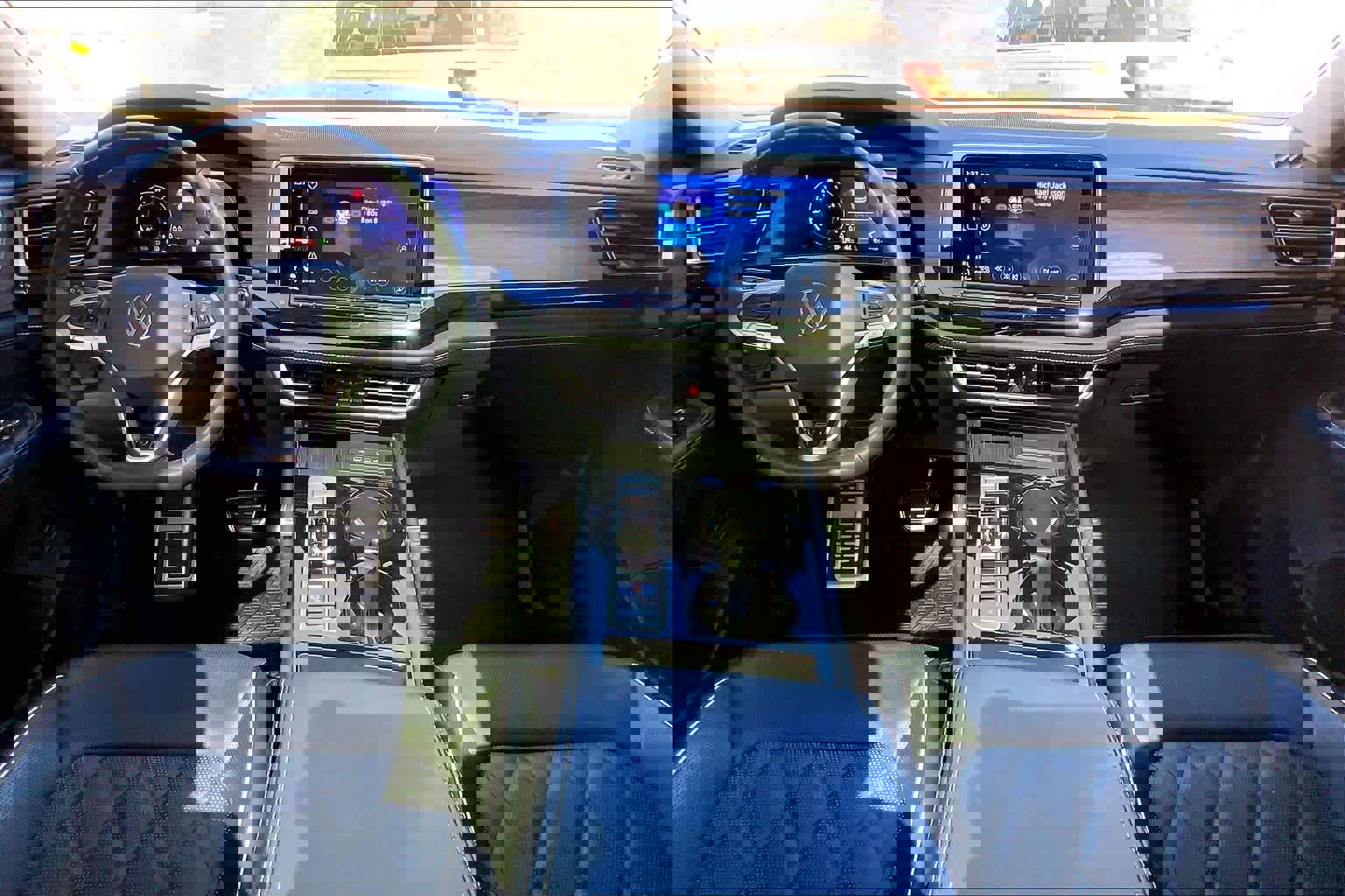 Used 2025 Volkswagen Atlas SEL Premium R-Line AWD/4WD image 15