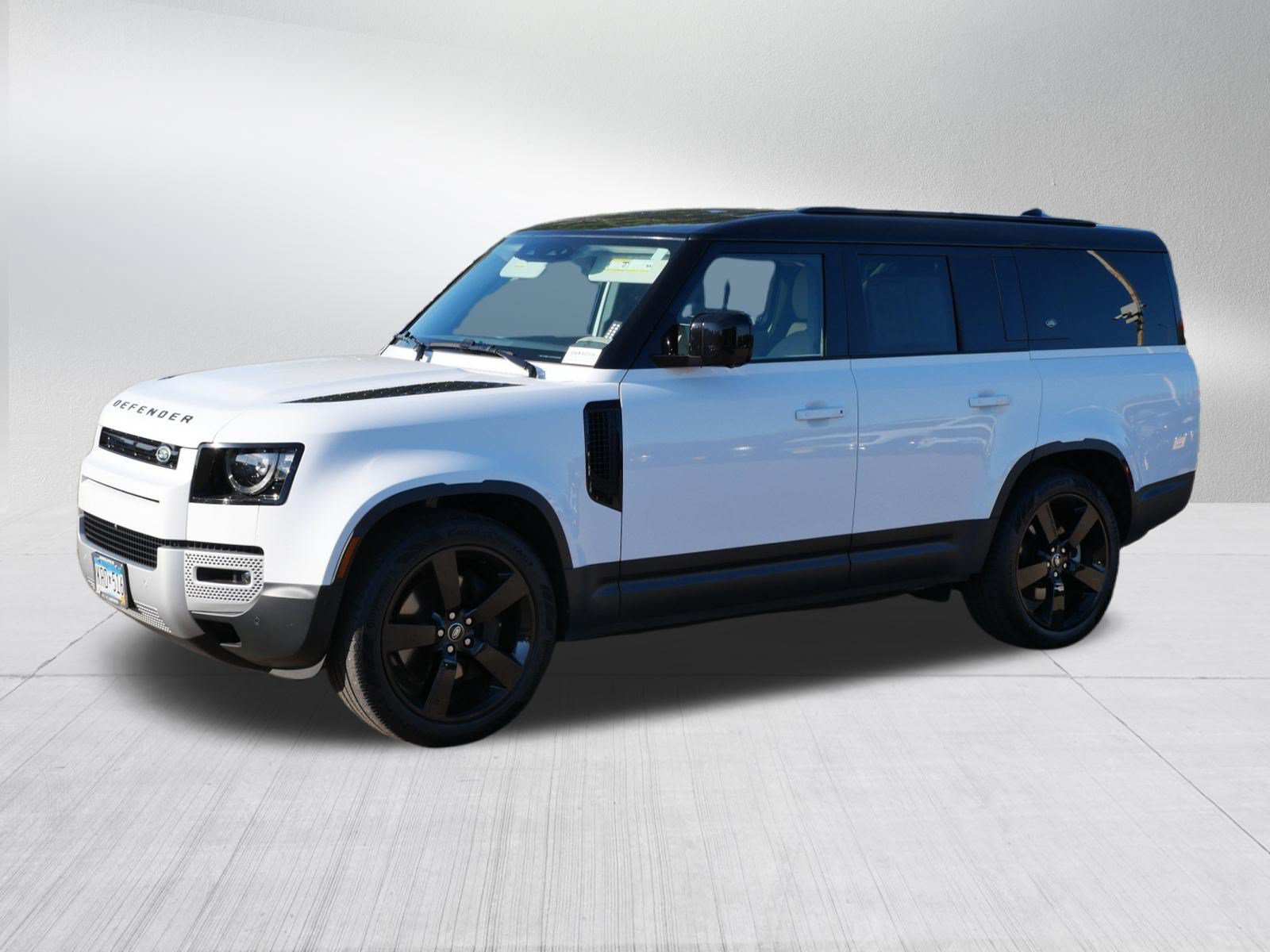 Used 2023 Land Rover Defender 130 SE AWD/4WD image 3