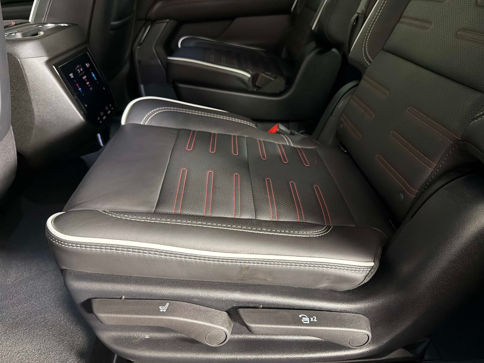 Used 2026 GMC Yukon XL AT4 Ultimate AWD/4WD image 33
