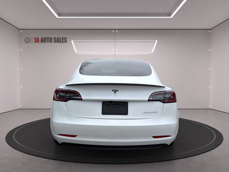 Used 2021 Tesla Model 3 Performance image 4
