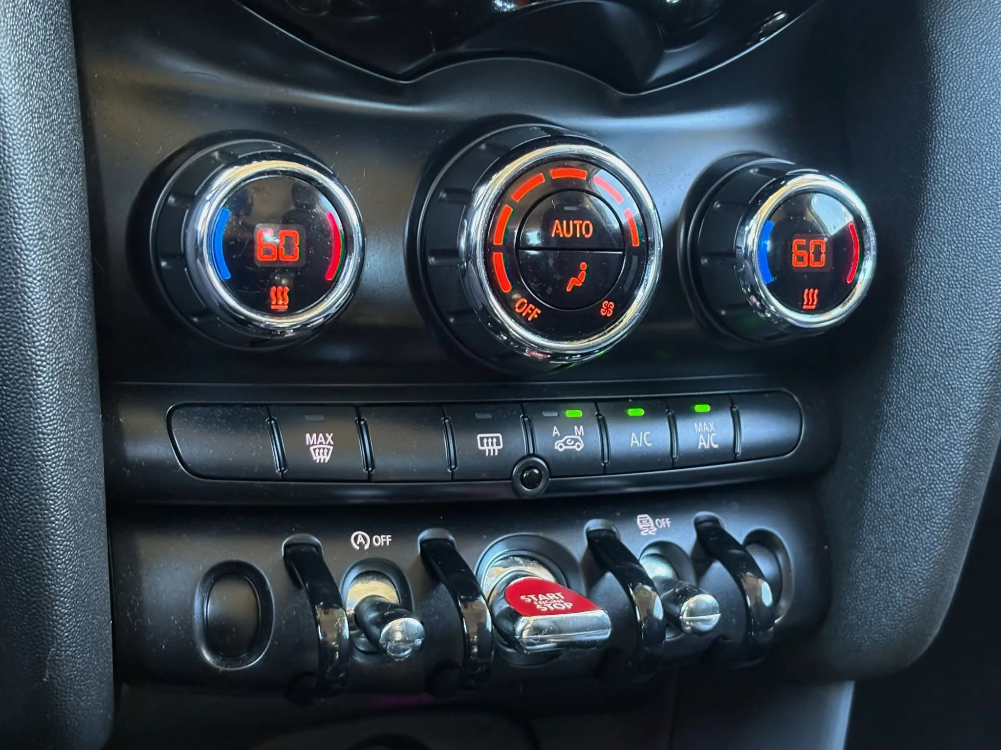 Used 2015 MINI Cooper 4-Door Hardtop image 18