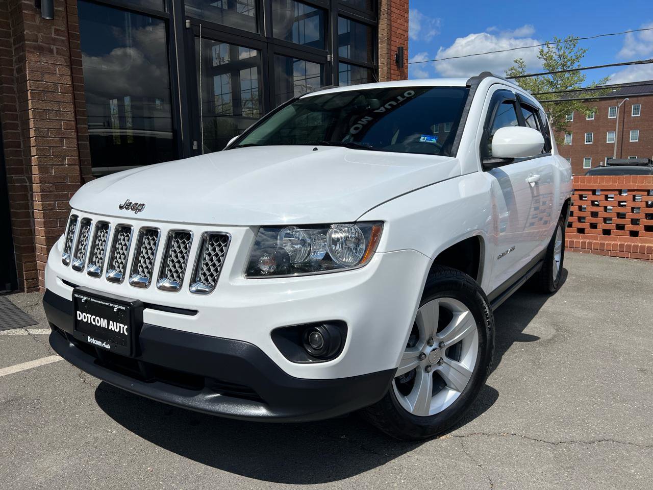 Used 2015 Jeep Compass Latitude image 1