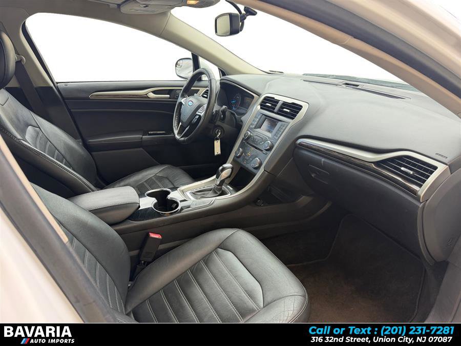 Used 2014 Ford Fusion SE w/ Equipment Group 202A FWD image 17