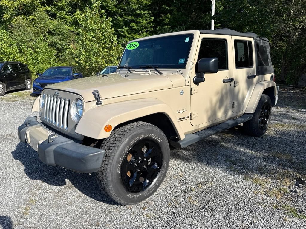Used 2016 Jeep Wrangler Unlimited Sahara w/ Connectivity Group AWD/4WD image 3
