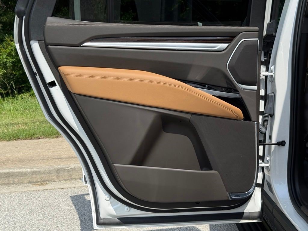 Certified 2025 Cadillac Escalade Premium Luxury w/ Touring Package AWD/4WD image 26