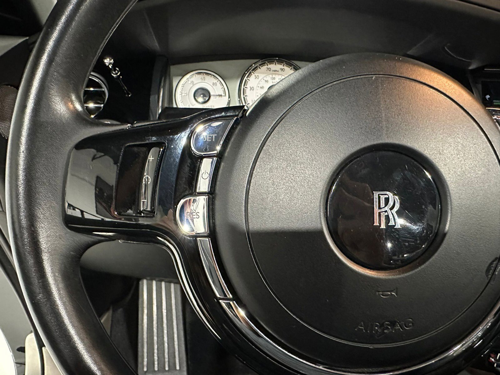 Used 2019 Rolls-Royce Dawn image 28