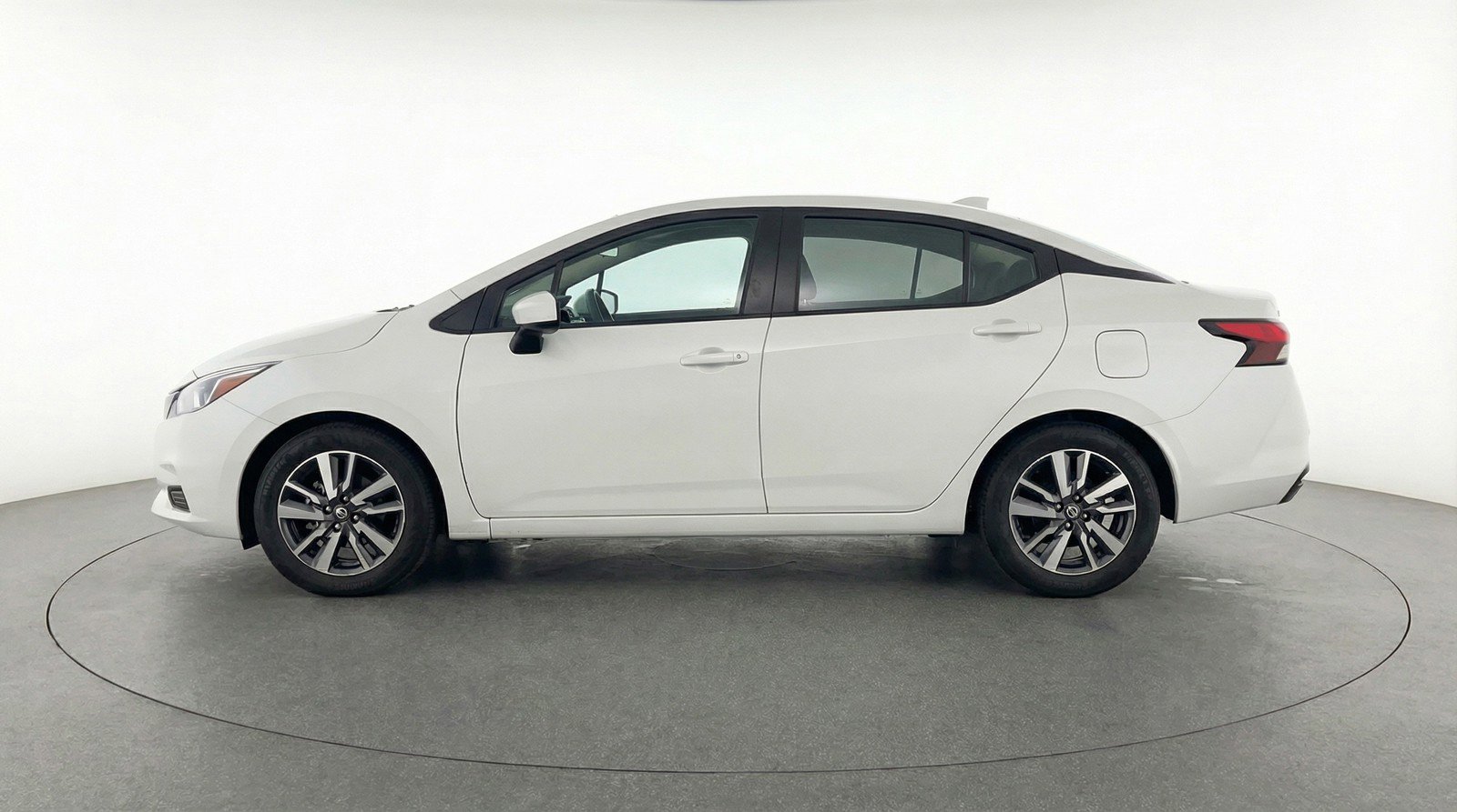 Used 2025 Nissan Versa SV FWD image 5