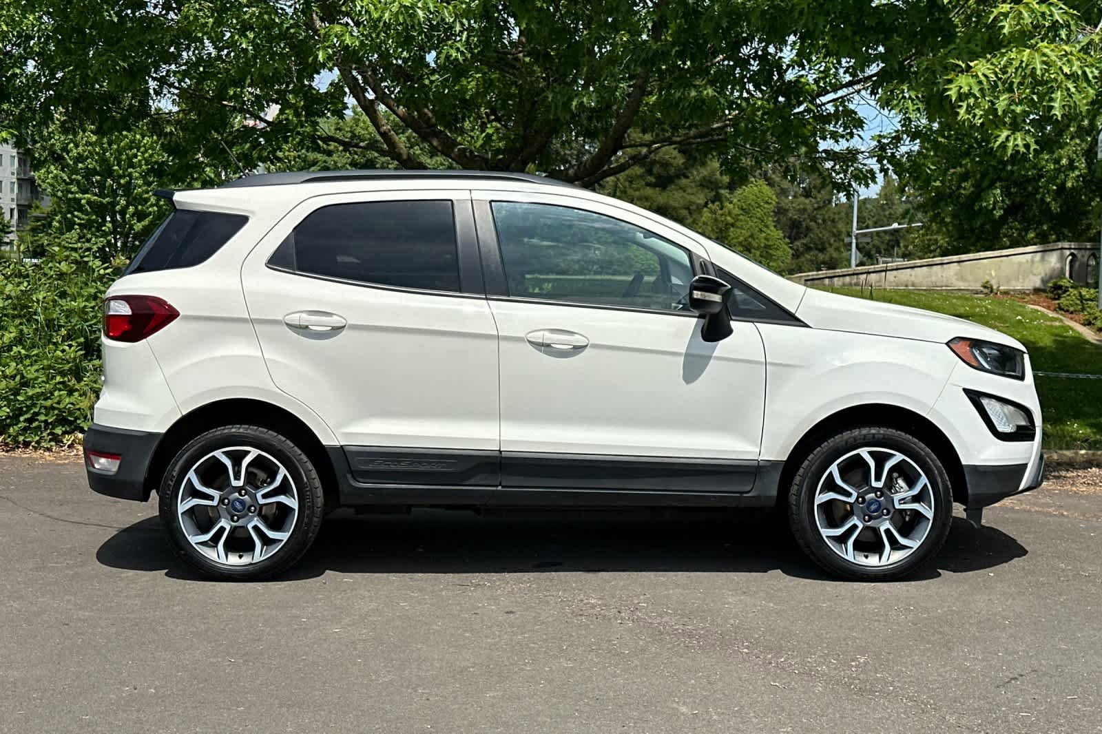 Used 2020 Ford EcoSport SES w/ SES Black Appearance Package AWD/4WD image 8
