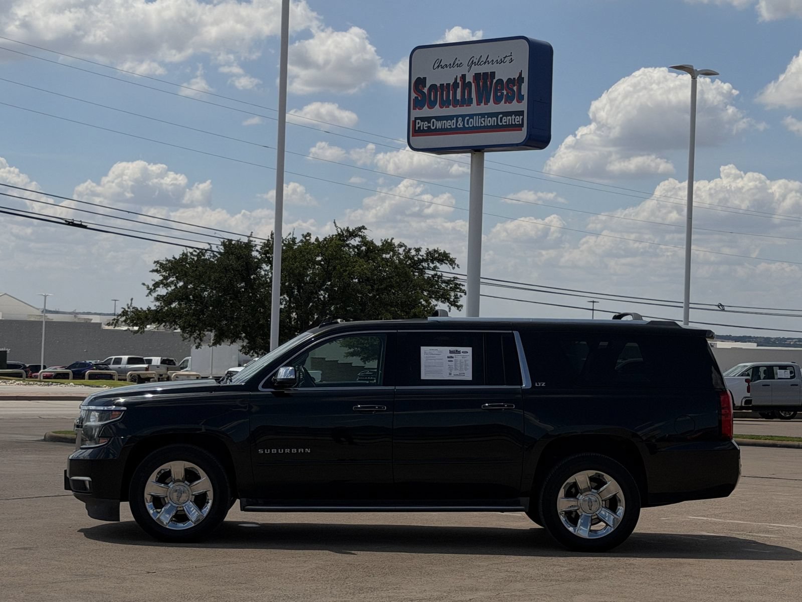 Used 2015 Chevrolet Suburban LTZ AWD/4WD image 7