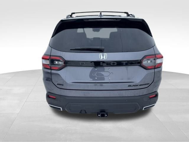 Used 2025 Honda Pilot Black Edition image 4